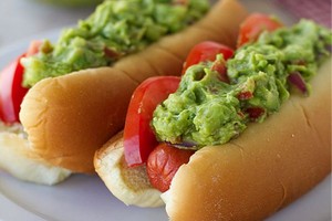 hotdog met guacamole