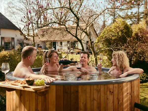 hot tub in de tuin